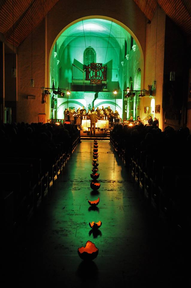 Stimmungsreiches Nachtkonzert des Chors CONTIGO am 5. November in der Stadtpfarrkirche St. Josef. Foto: Agnes Jonas