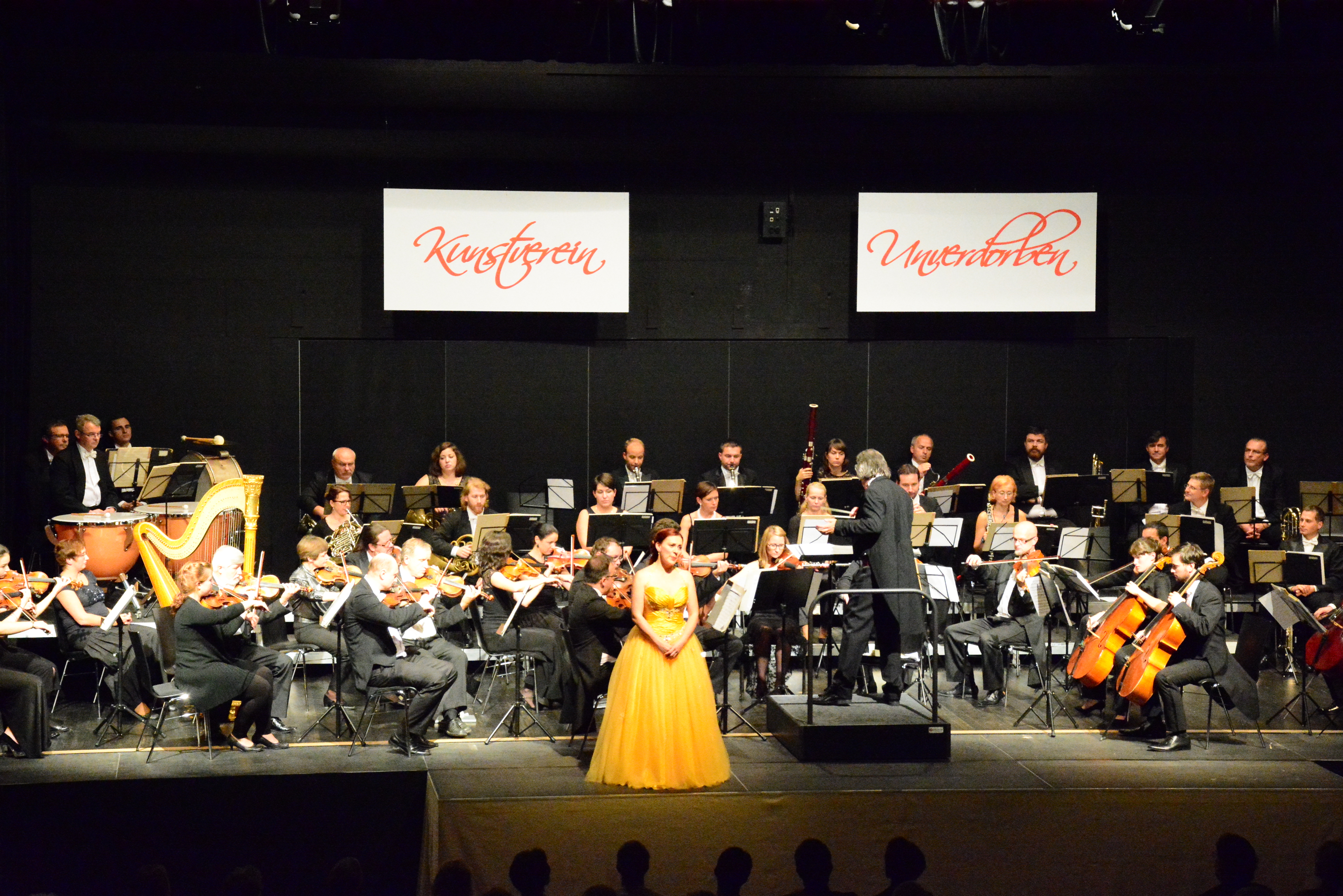 2. Oktober: Opern- und Operettengala mit Werken tschechischer Komponisten in der gut besuchten Schwarzachtalhalle. Foto: Ralf Gohlke, MZ