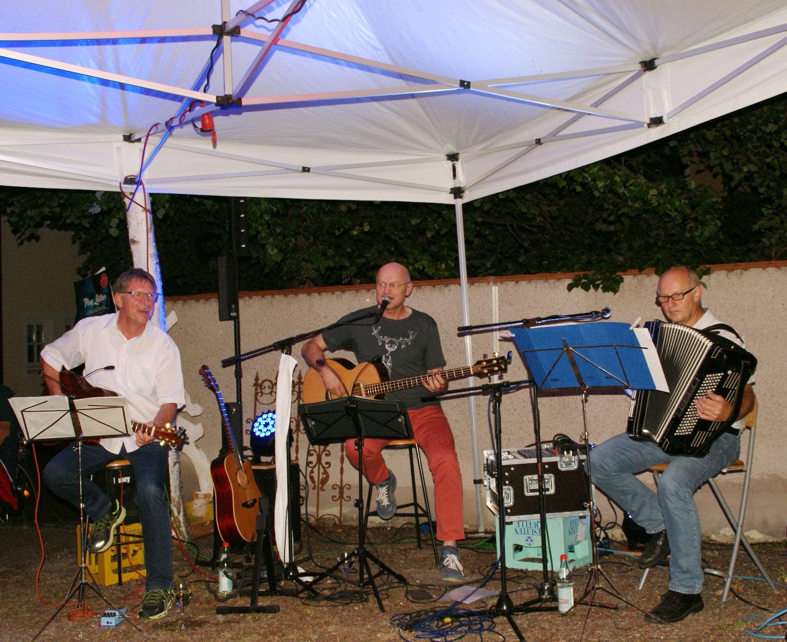In Bestform präsentierte sich der "Haus-Band" des KVU mit Jürgen Zach (Mitte), Klaus Götze (links) und Franz Schöberl (rechts). Fotos: Alfred Grassmann