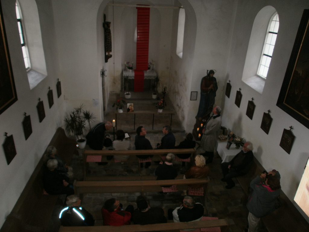St. Jakob, die älteste Kirche Neunburgs, als Kunststation der Internationalen Ahoj-17-Ausstellung.