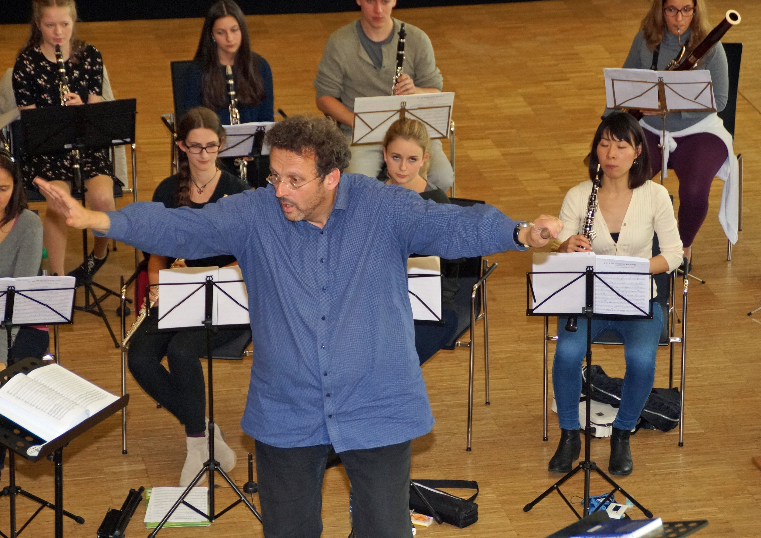 ....und Chefdirigent Mark Mast im "Auge des Klang-Hurrikans" bei Bruckners 4. Symphonie!