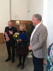 Schulleiterin Jarmila Štepanková und Pfarrer Mgr. Tomás Procházka begrüßten 1. Vorsitzenden Peter Wunder an der Spitze der KVU-Delegation.