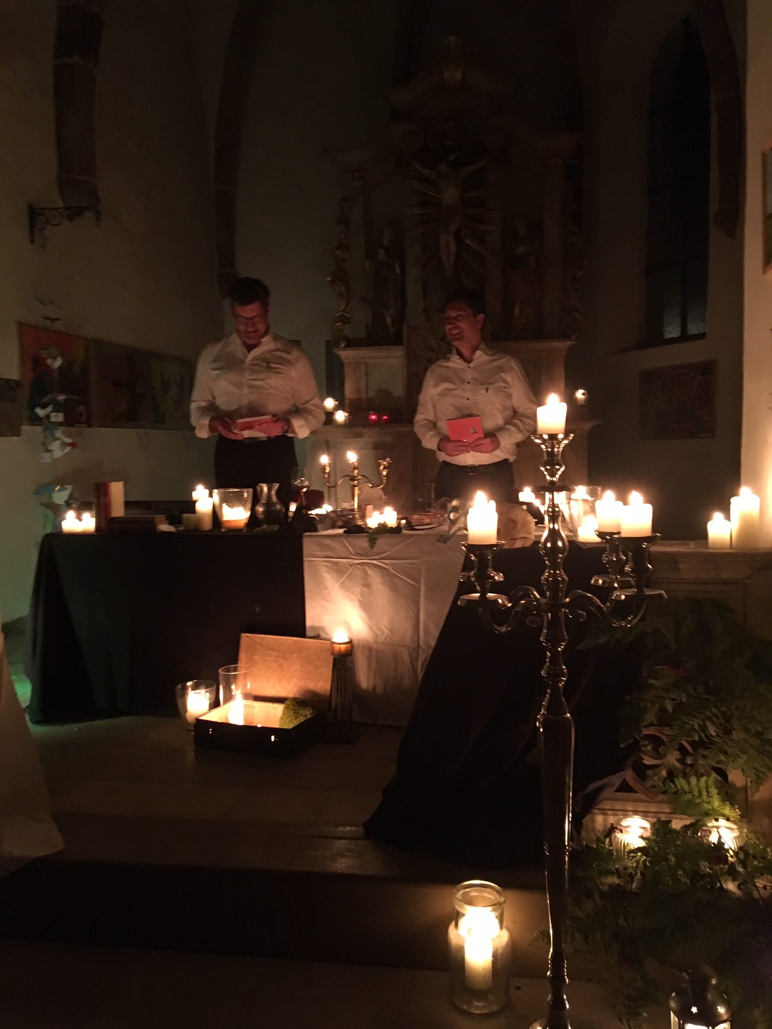 Die Neunburger Spitalkirche, in mystisches Kerzenlicht getaucht... Foto: Maria Wunder