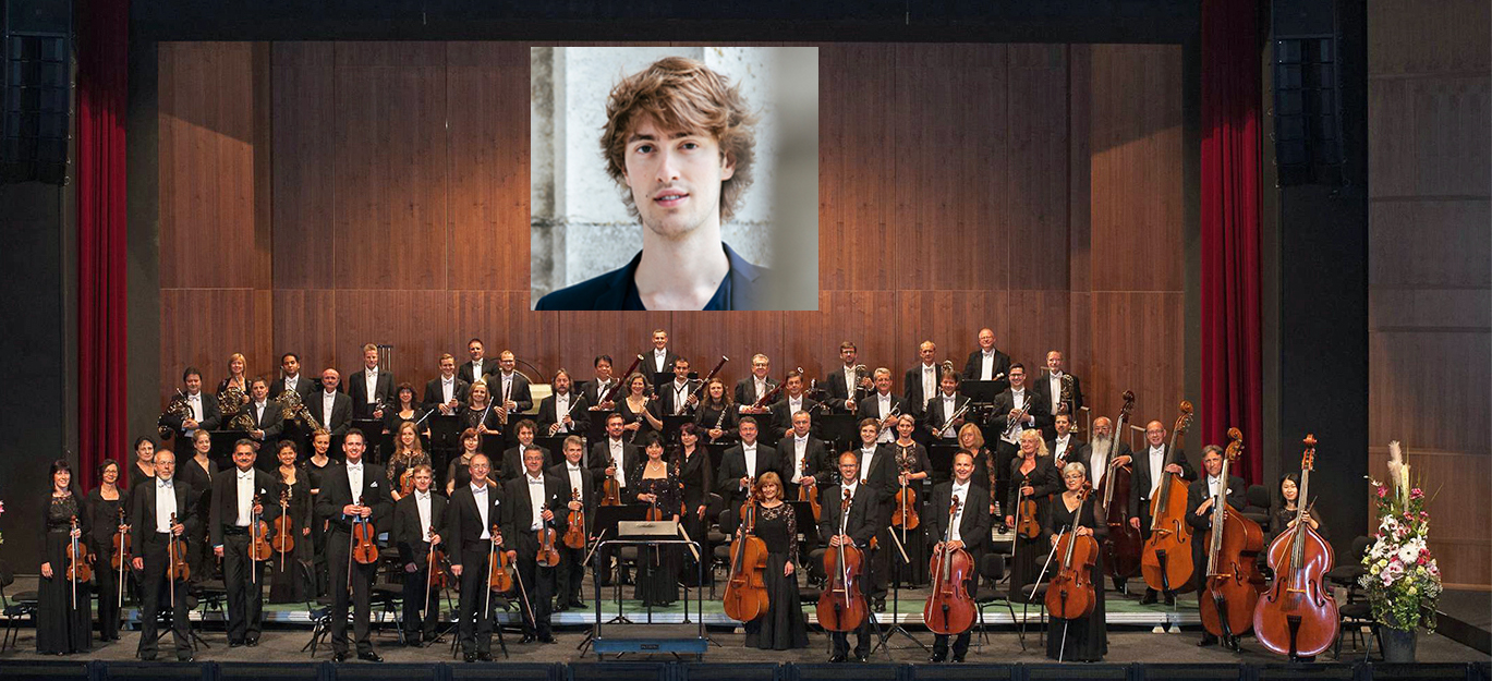Orchesterfoto der Vogtland Philharmonie für die Saison 2018/2019 auf der großen Bühne der Vogtlandhalle Greiz.