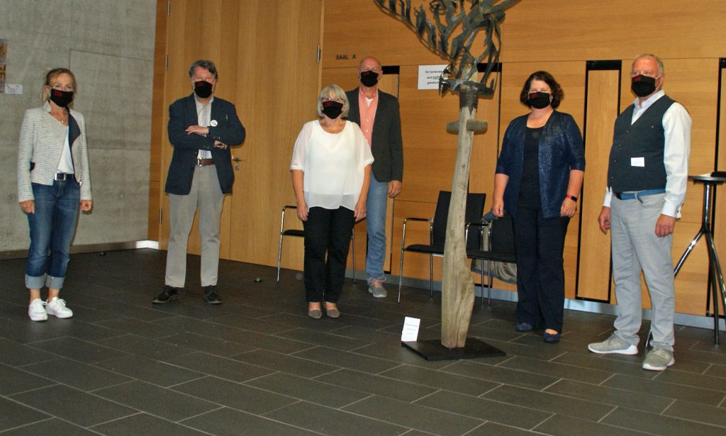 Die strikte Einhaltung von Schutz- und Hygienemaßnahmen demonstrierten die Mitglieder der KVU-Vorstandschaft durch Tragen der eigens für den Kunstverein gestylten Gesichtsmasken.