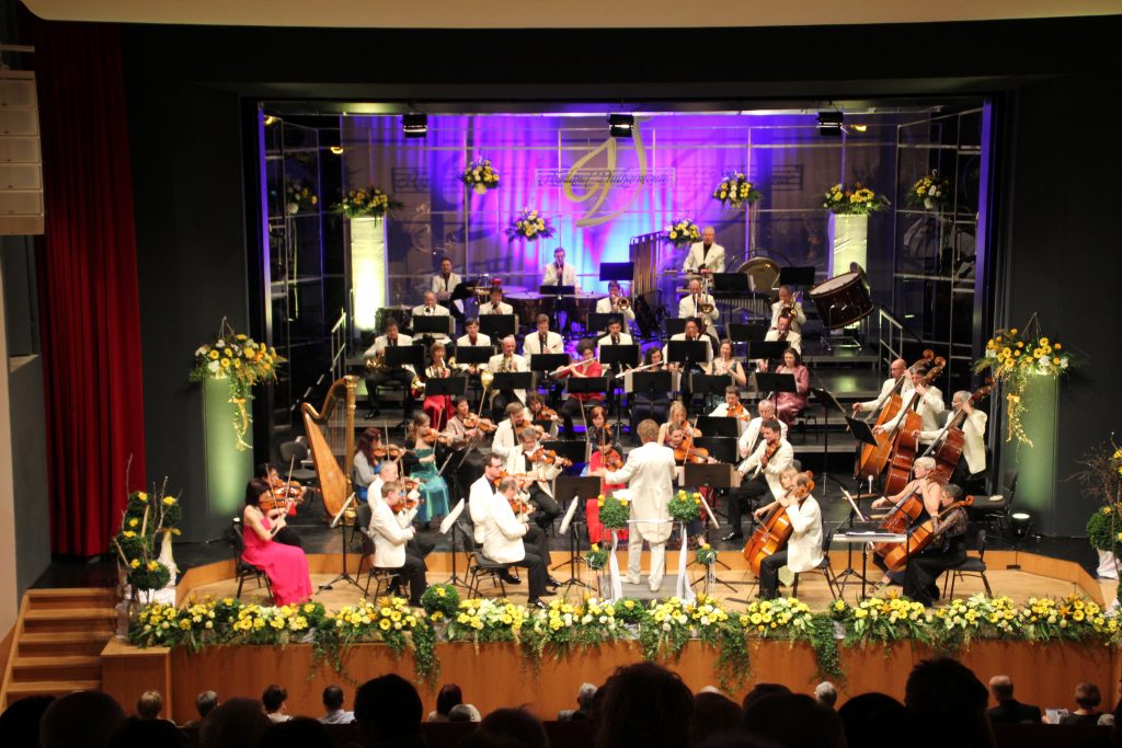 Die Instrumentalisten der Vogtland Philharmonie spielen bei den Silvester- und Neujahrskonzerten traditionell in "Gala-Uniform".