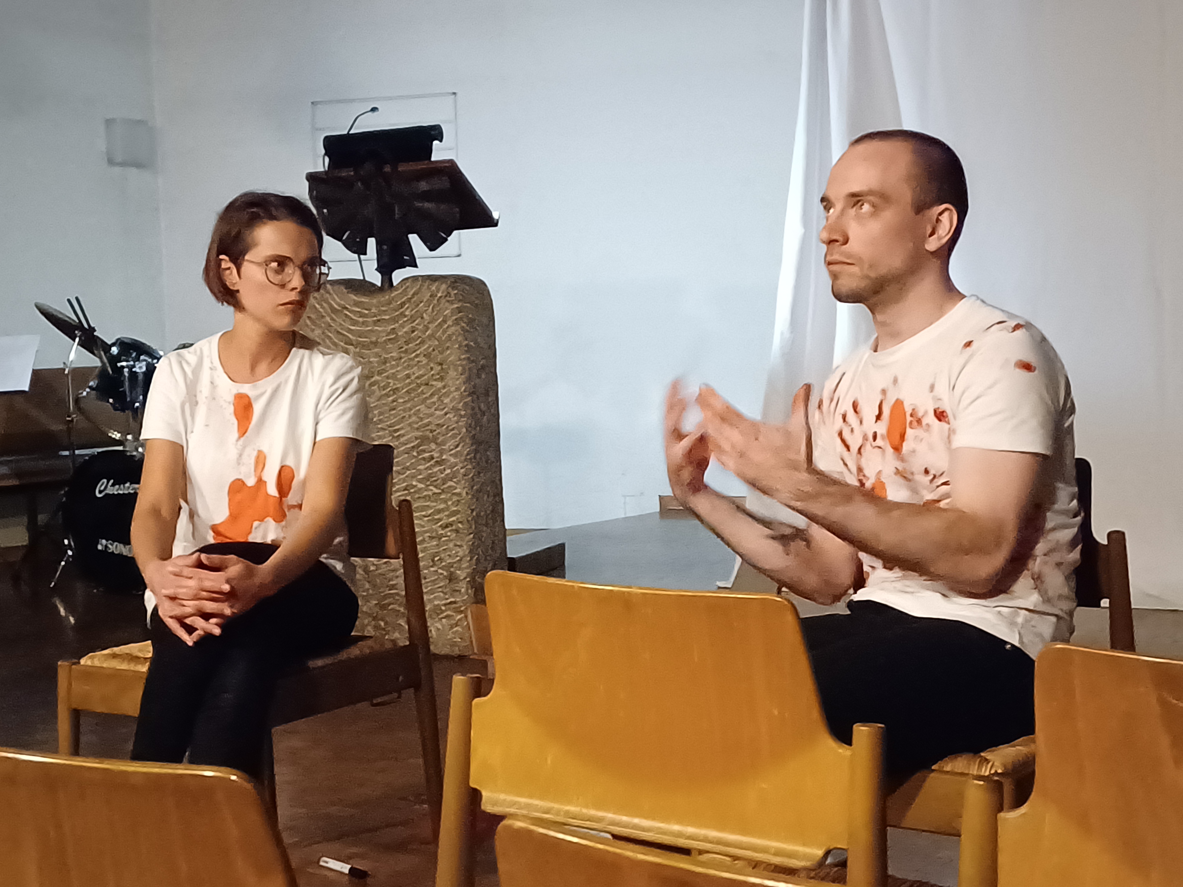 Nach ihrer beeindruckenden Live-Performance "Krieg und Frieden" stellten sich Katya Ladynskaya und Konstantin Skiba einem Publikumsgespräch. Fotos: Karl Stumpfi